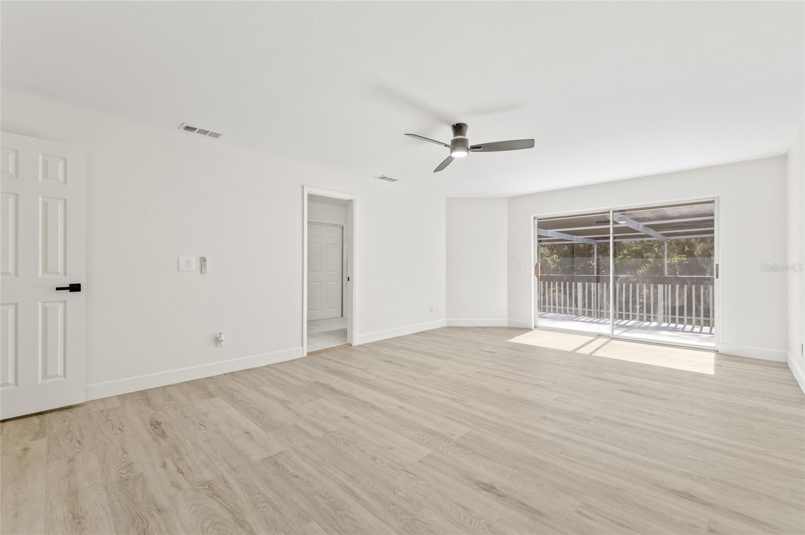 Image 22 of 46 For 13934 Clubhouse Circle 8