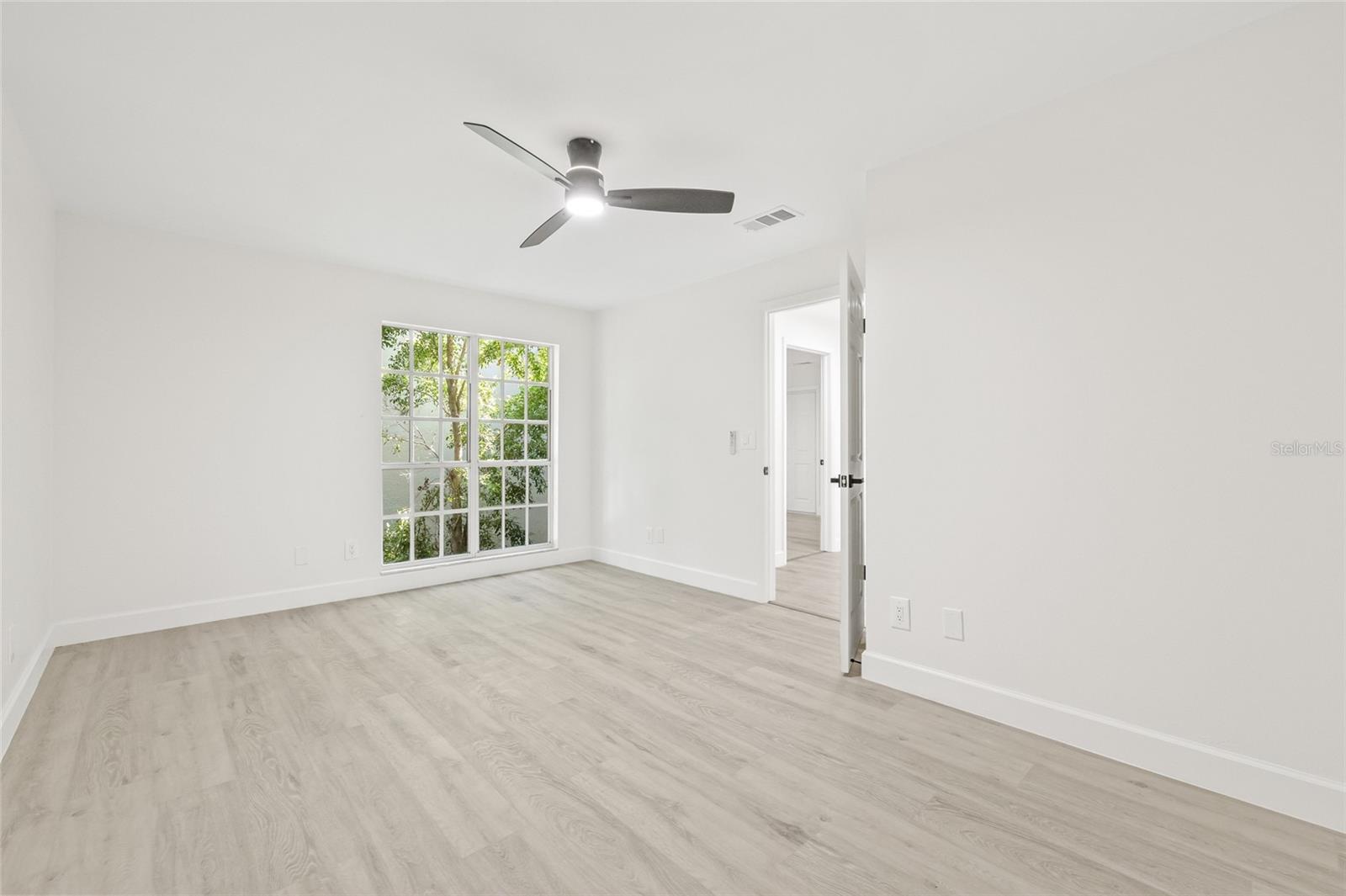 Image 31 of 46 For 13934 Clubhouse Circle 8