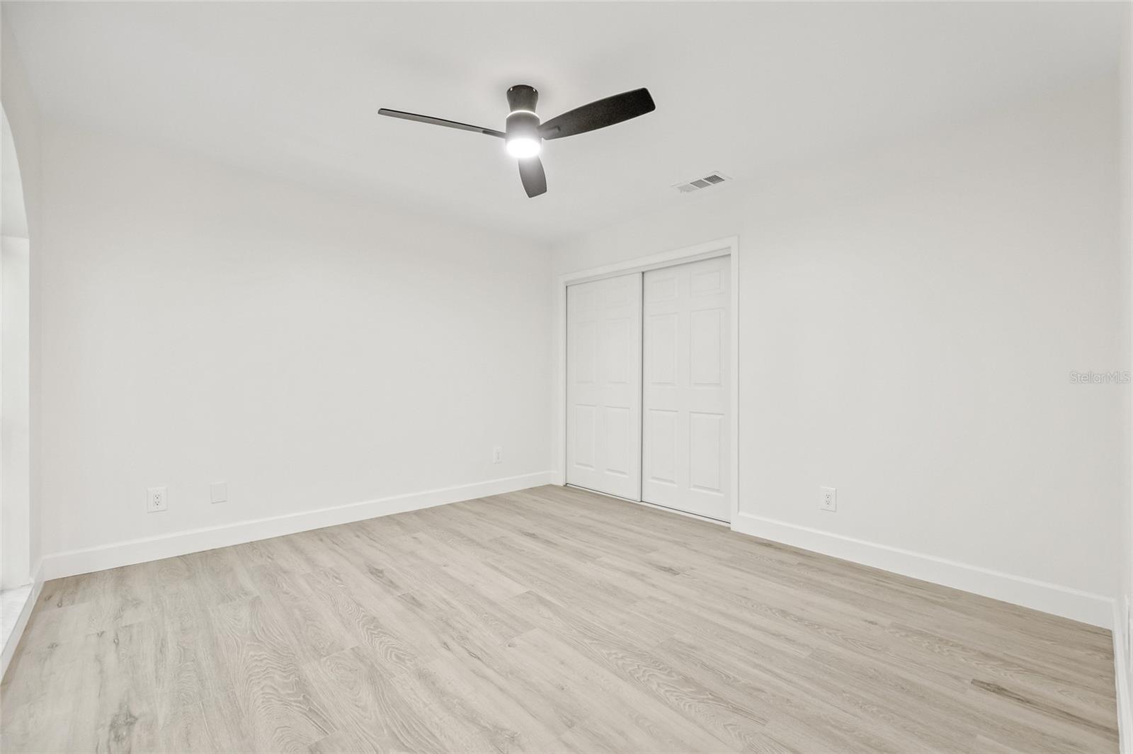 Image 33 of 46 For 13934 Clubhouse Circle 8