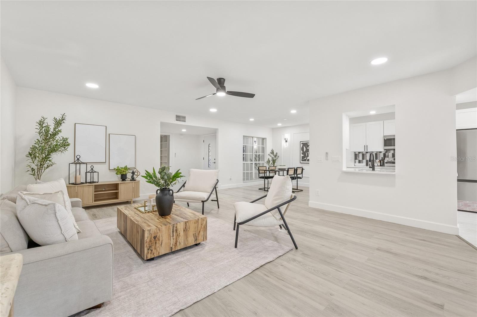 Image 6 of 46 For 13934 Clubhouse Circle 8