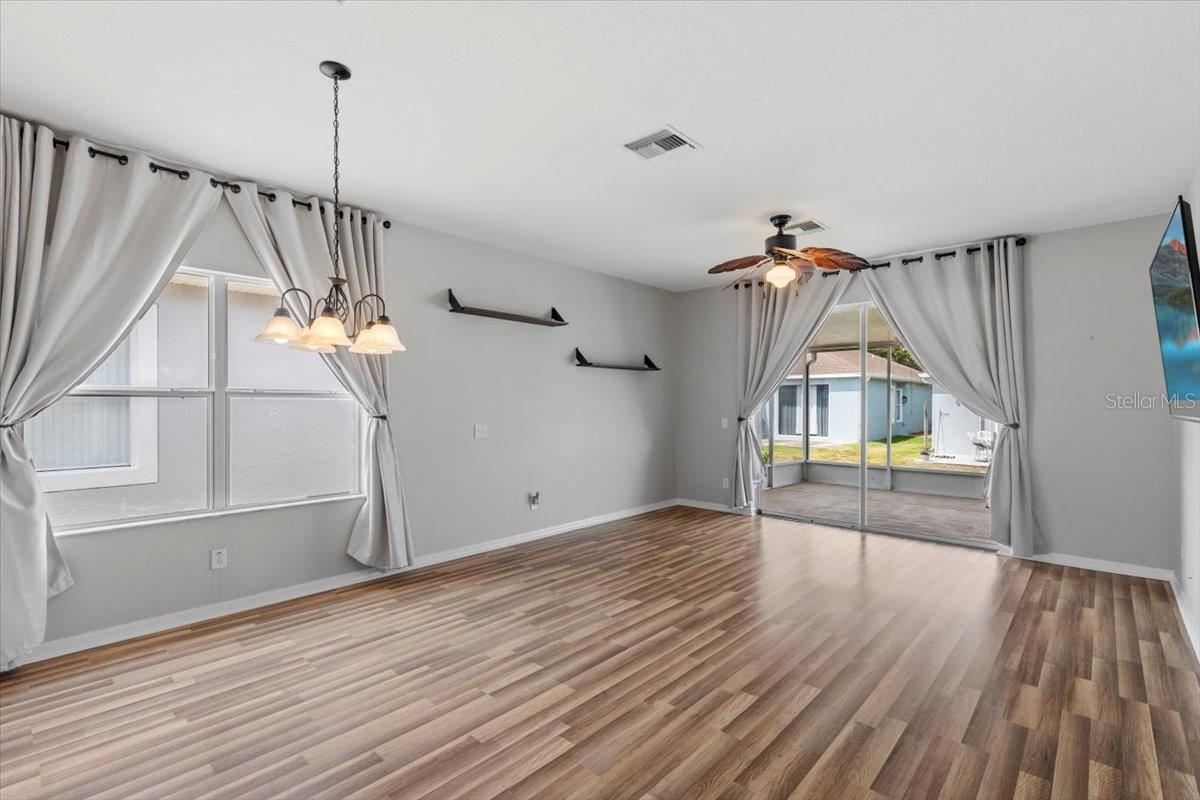 Image 10 of 32 For 6924 Surrey Hill Place