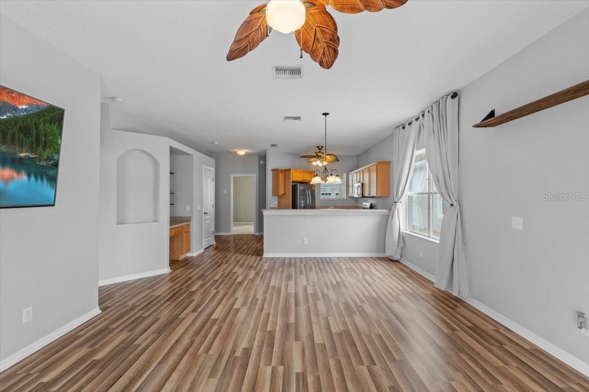 Image 12 of 32 For 6924 Surrey Hill Place