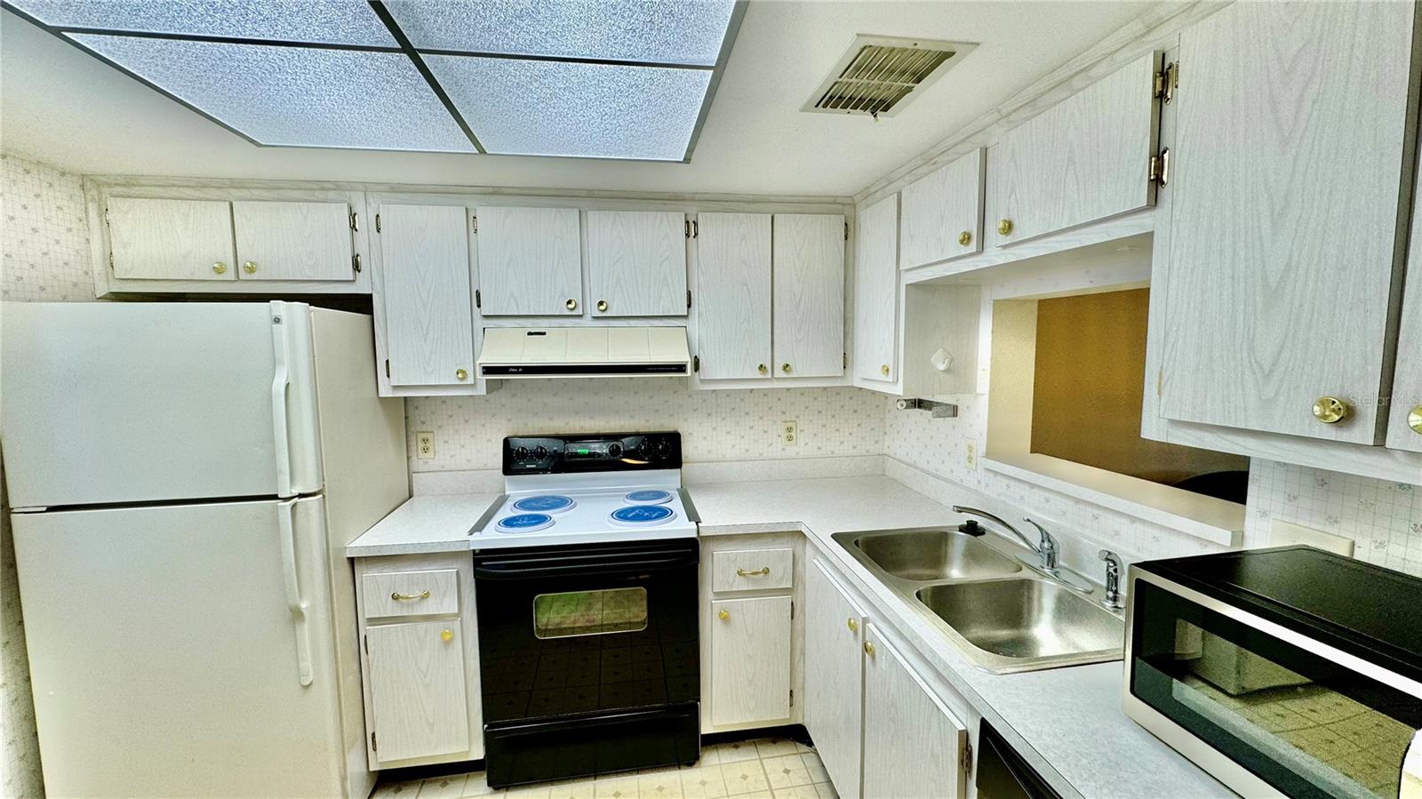 Image 2 of 14 For 601 Hercules Avenue 1304