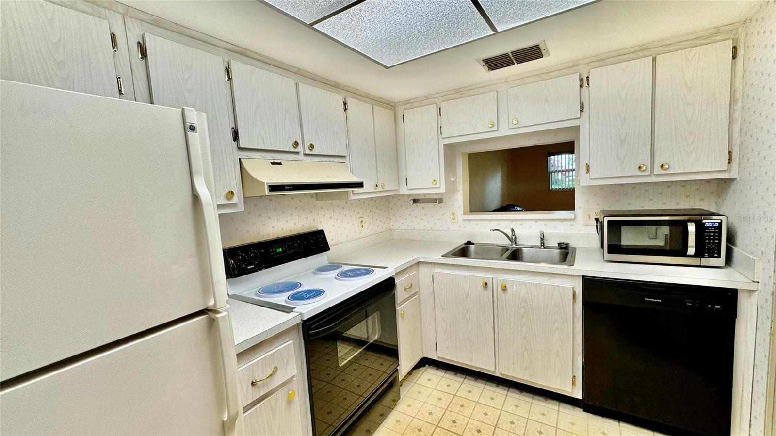 Image 3 of 14 For 601 Hercules Avenue 1304