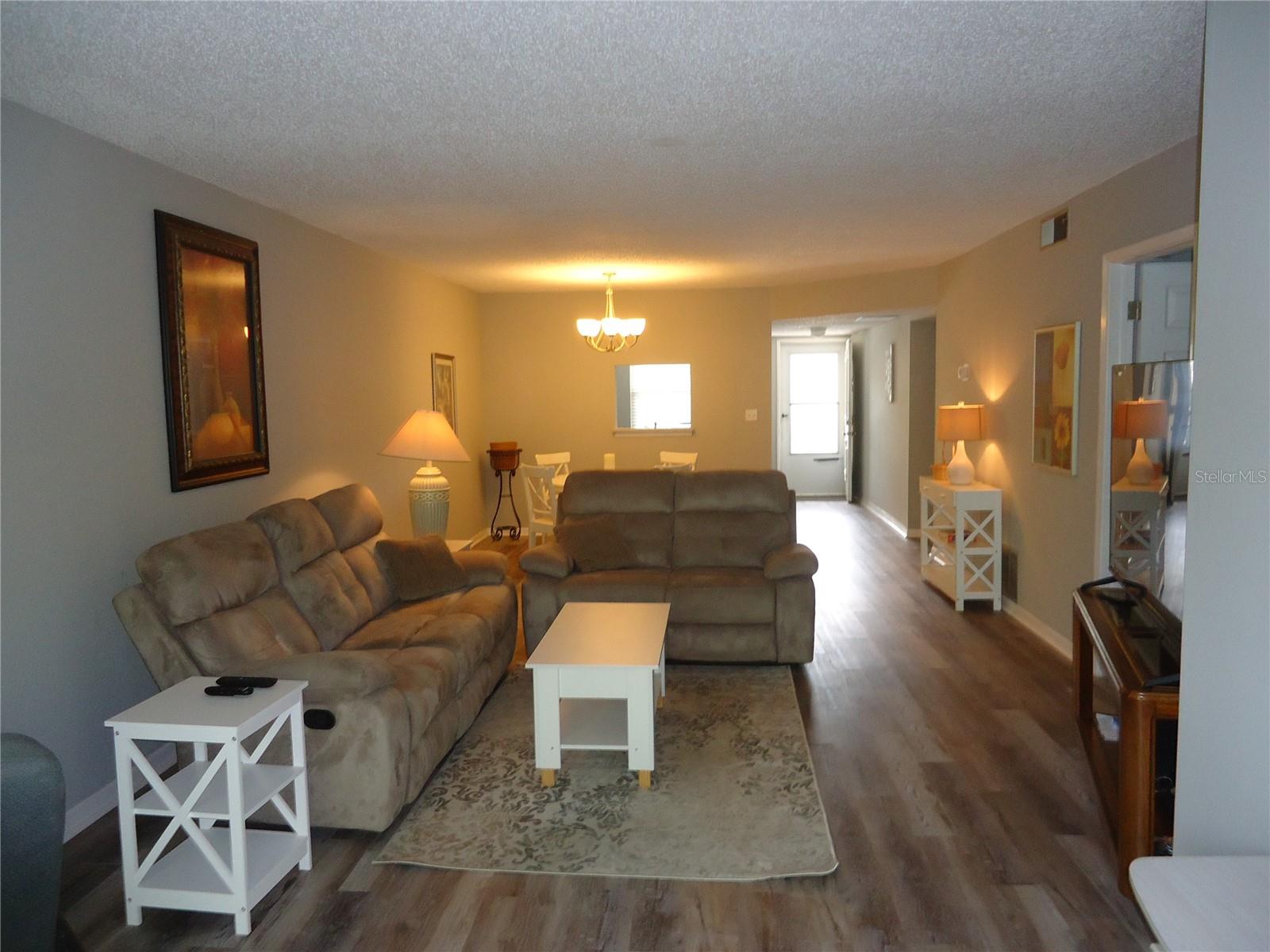 Image 3 of 20 For 860 Virginia Street 308