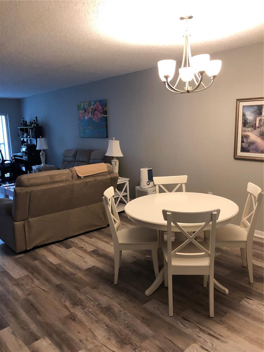 Image 4 of 20 For 860 Virginia Street 308