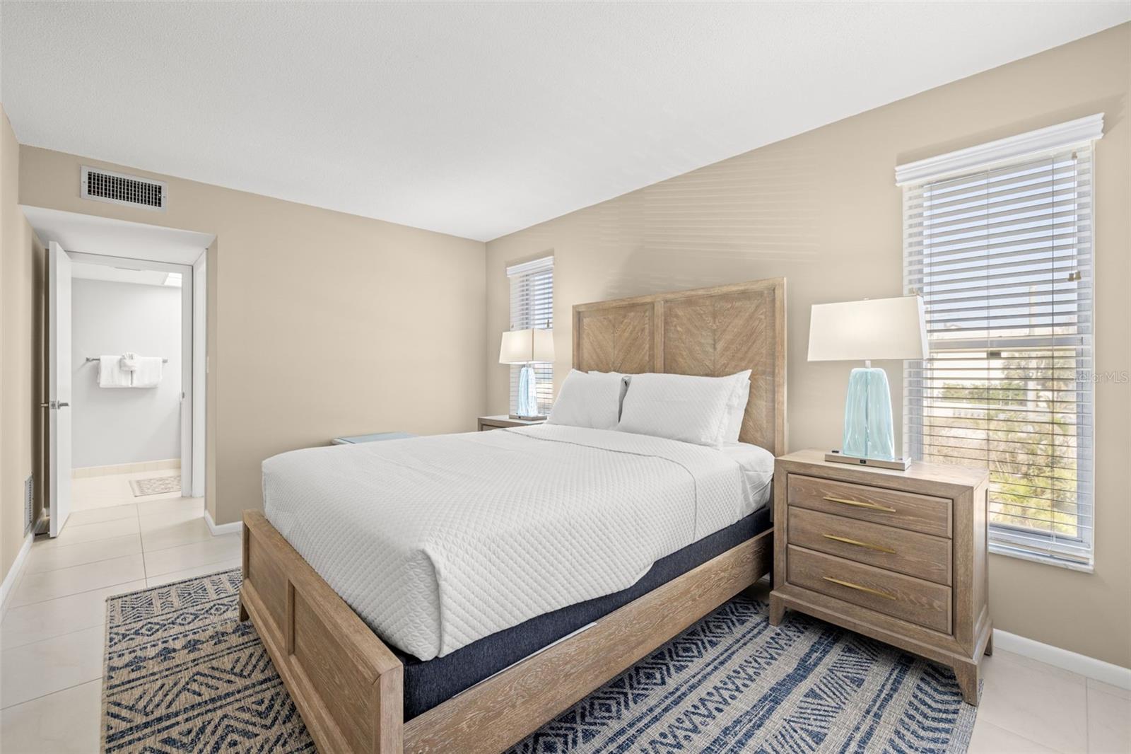 Listing photo id 9 for 5220 Brittany Drive S 309