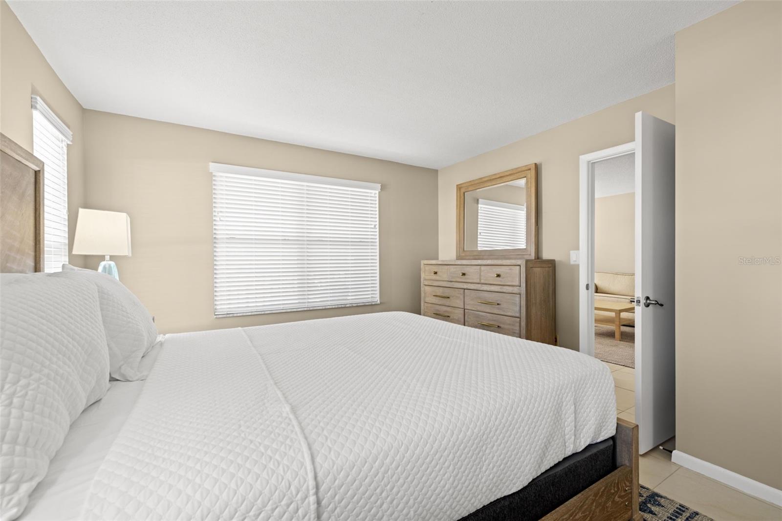 Listing photo id 10 for 5220 Brittany Drive S 309