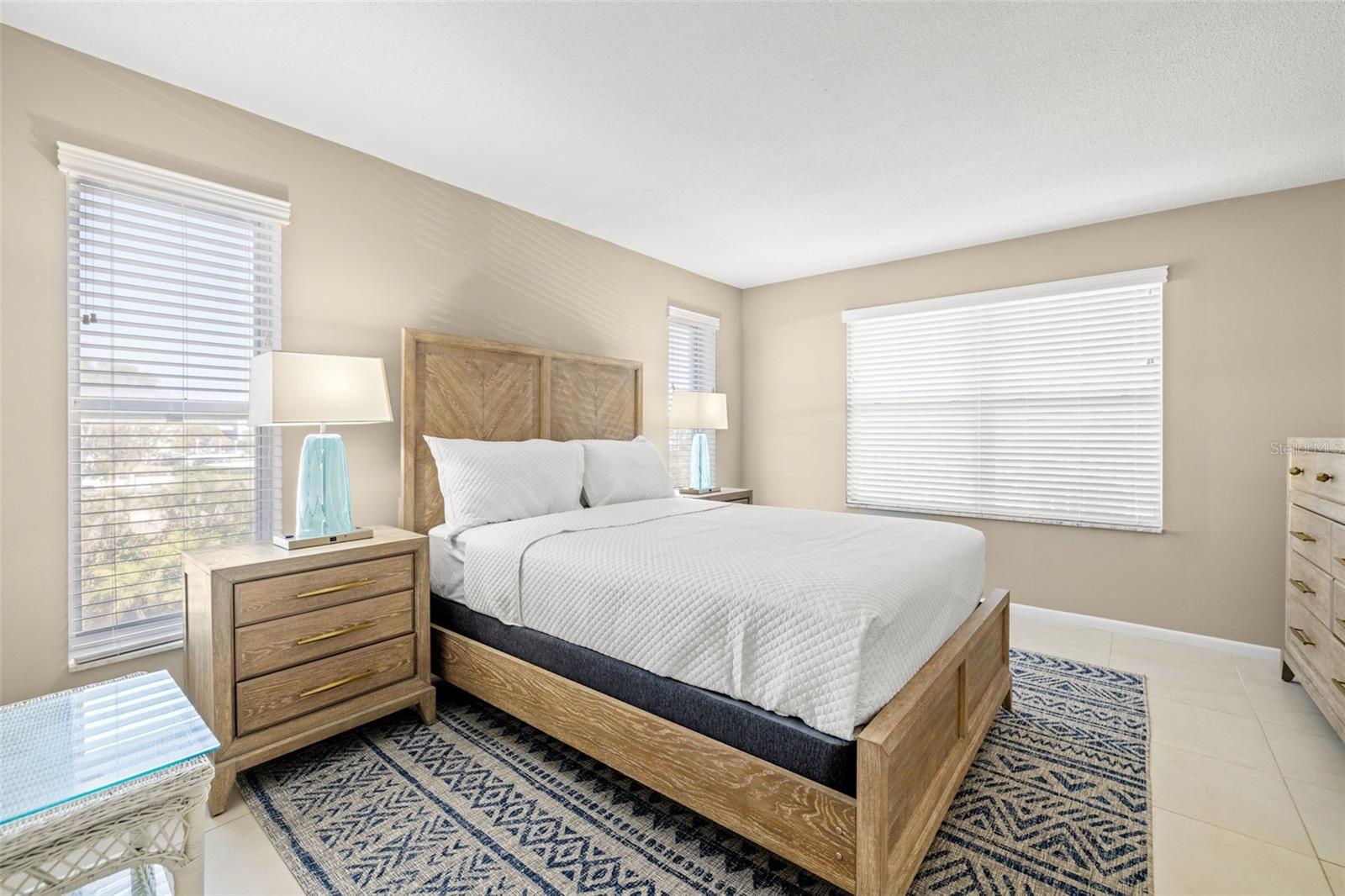 Listing photo id 11 for 5220 Brittany Drive S 309