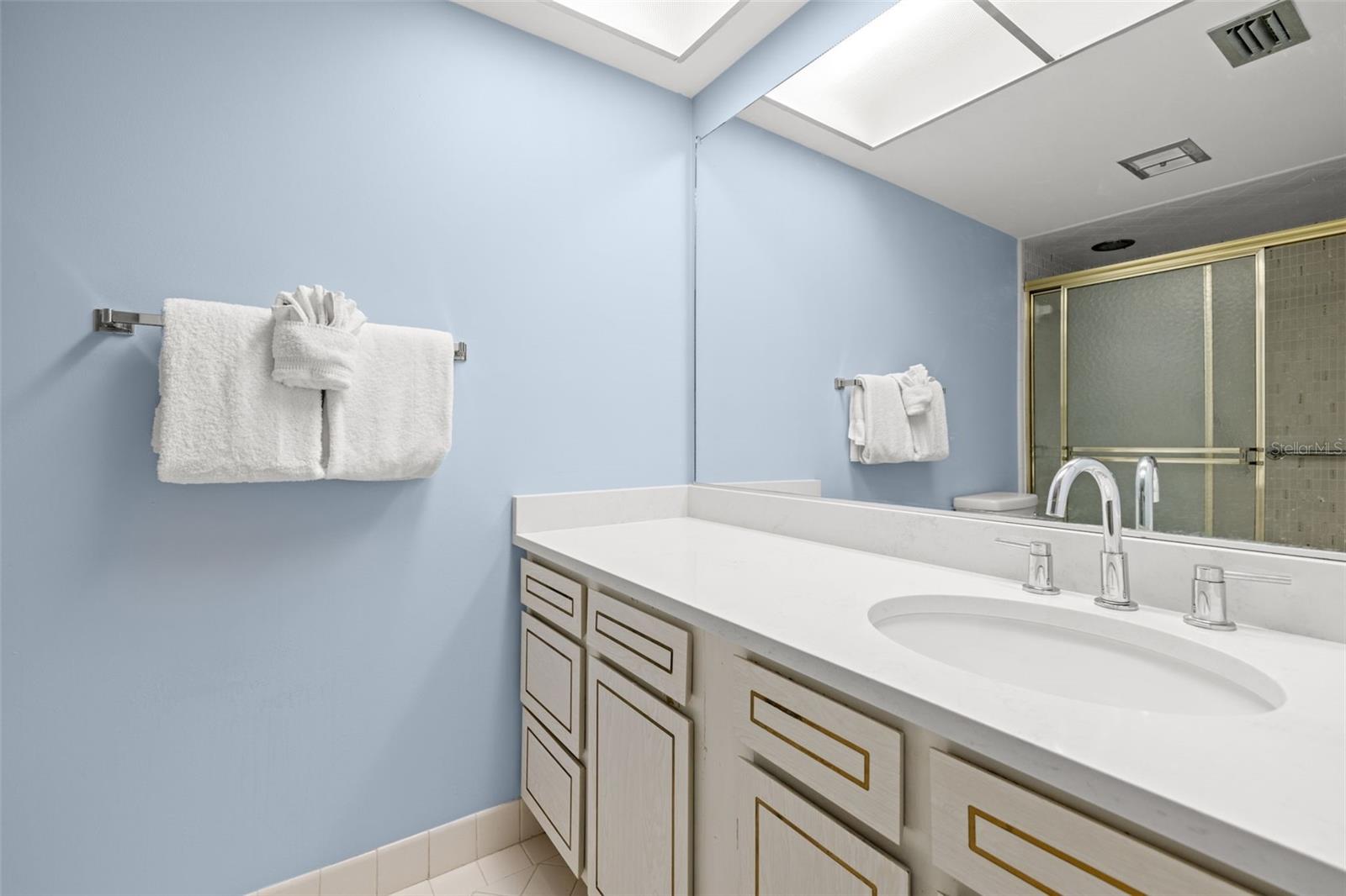 Listing photo id 13 for 5220 Brittany Drive S 309