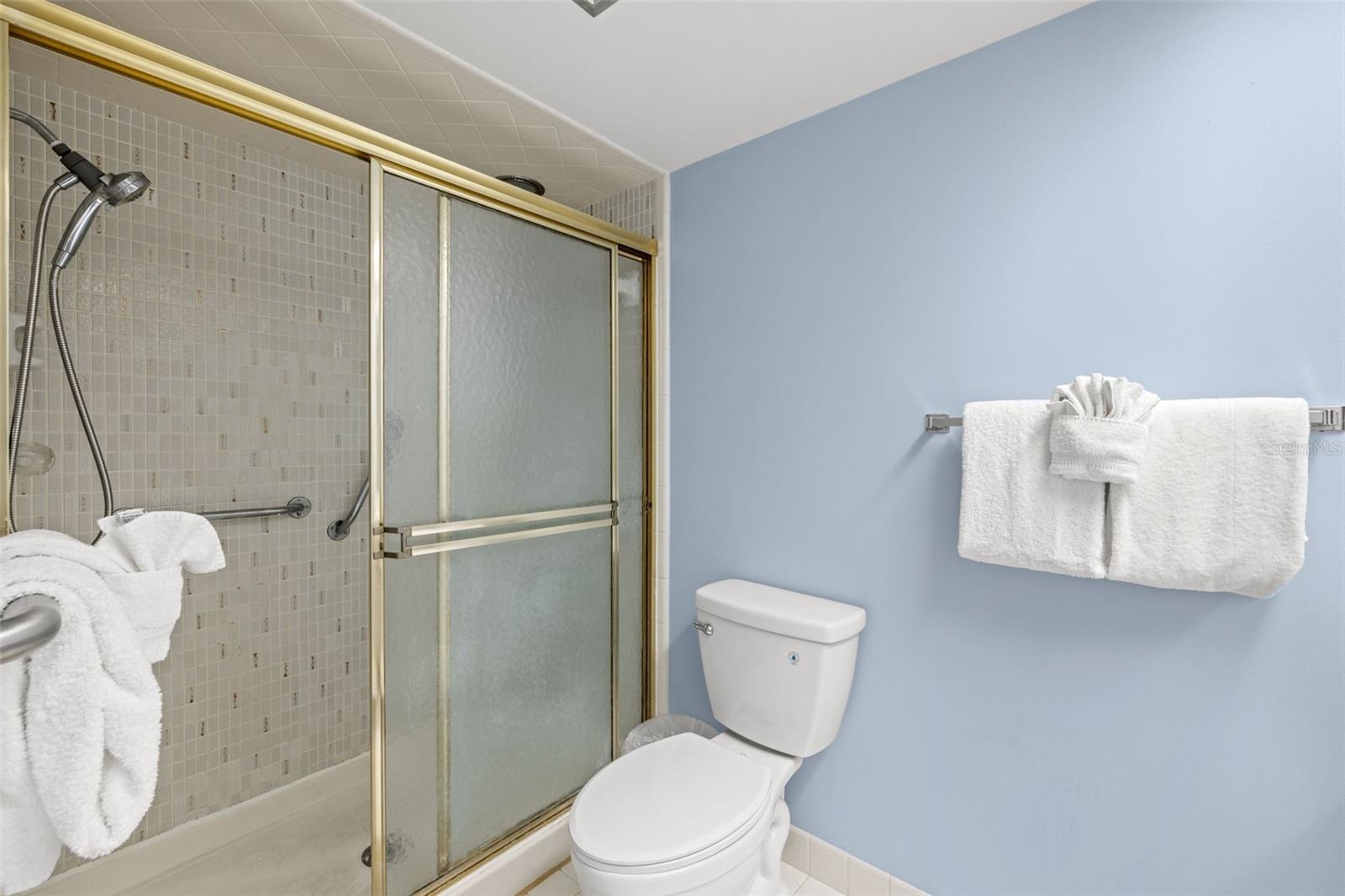 Listing photo id 14 for 5220 Brittany Drive S 309
