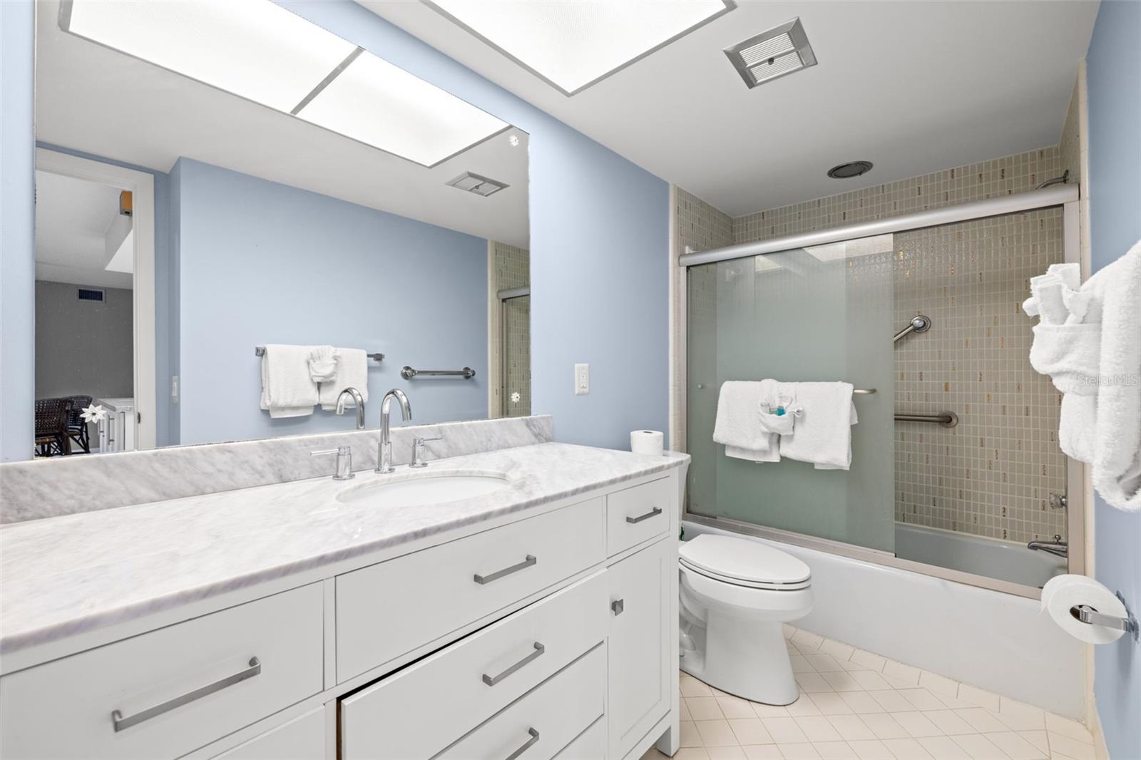 Listing photo id 15 for 5220 Brittany Drive S 309