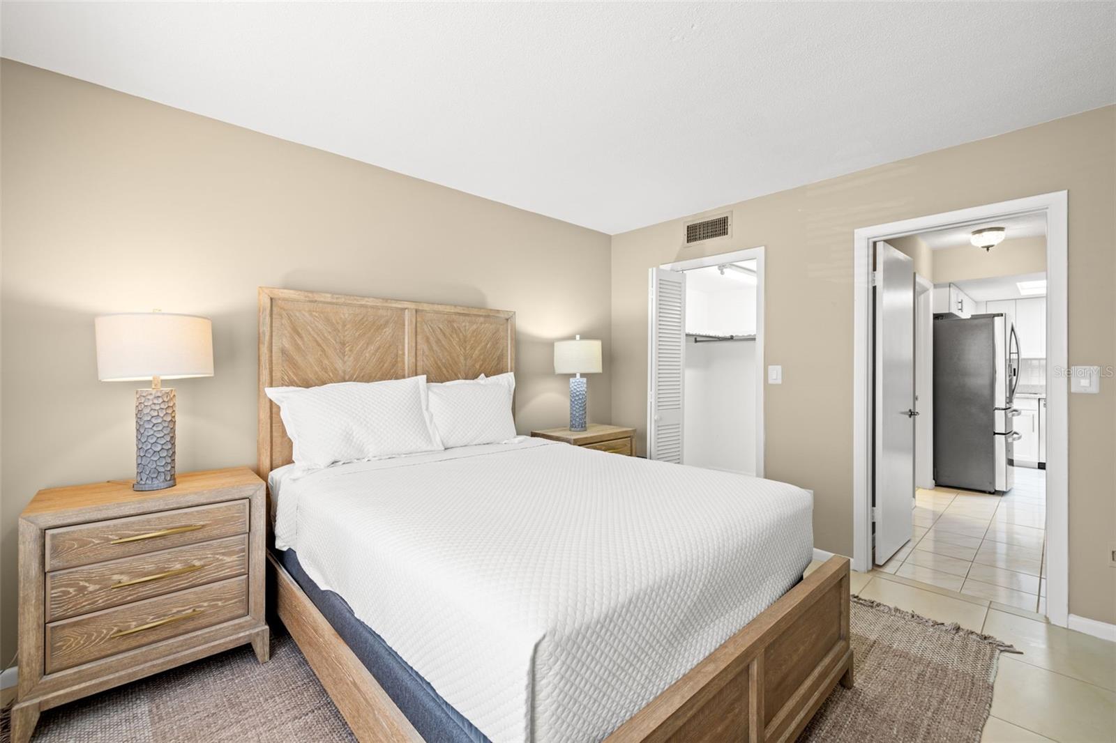 Listing photo id 20 for 5220 Brittany Drive S 309