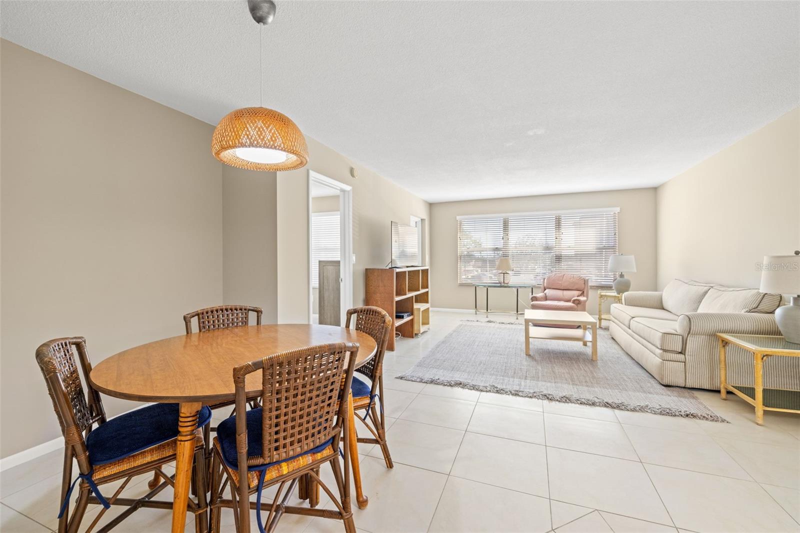 Listing photo id 4 for 5220 Brittany Drive S 309