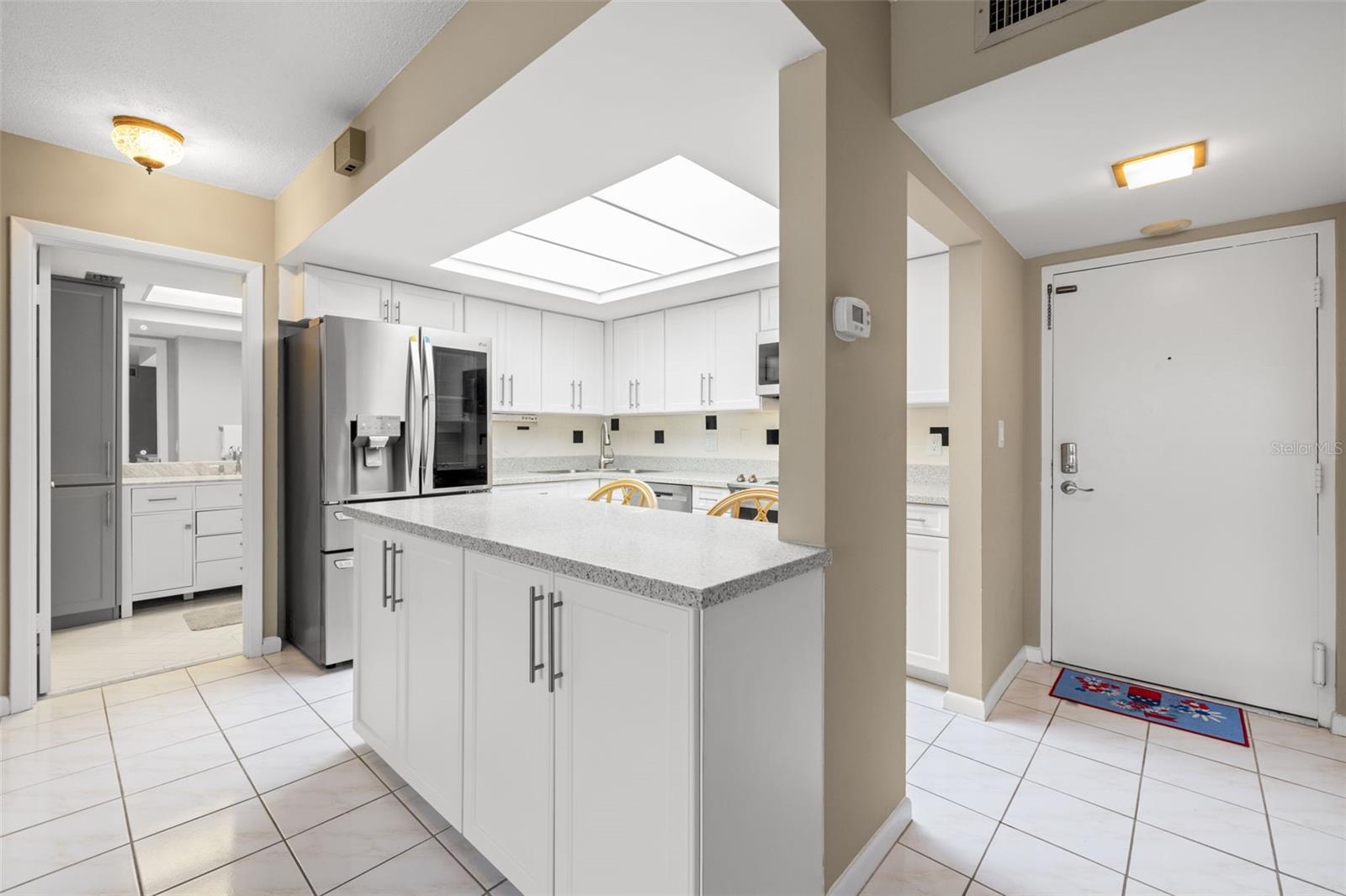 Listing photo id 5 for 5220 Brittany Drive S 309