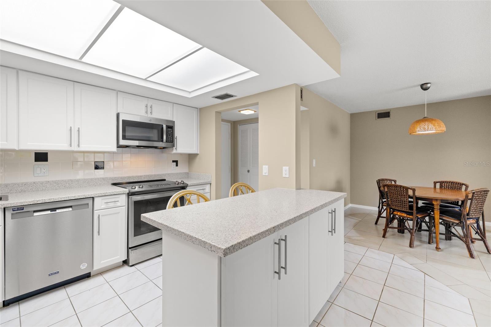 Listing photo id 6 for 5220 Brittany Drive S 309