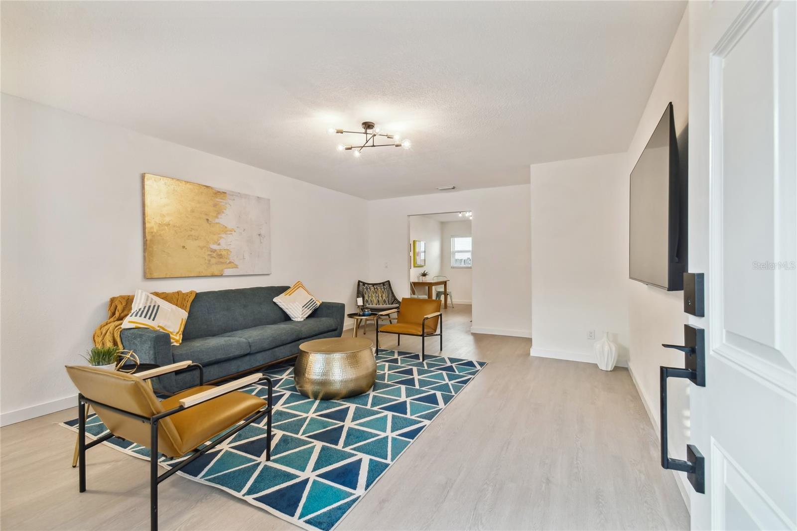 Image 5 of 11 For 6422 Adelia Avenue
