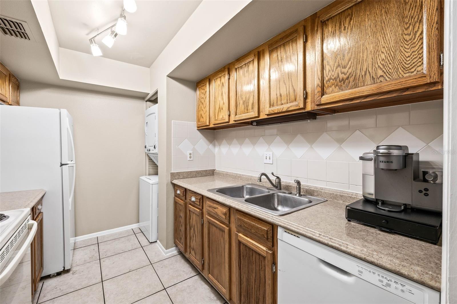 Image 11 of 28 For 2597 Countryside Boulevard 206