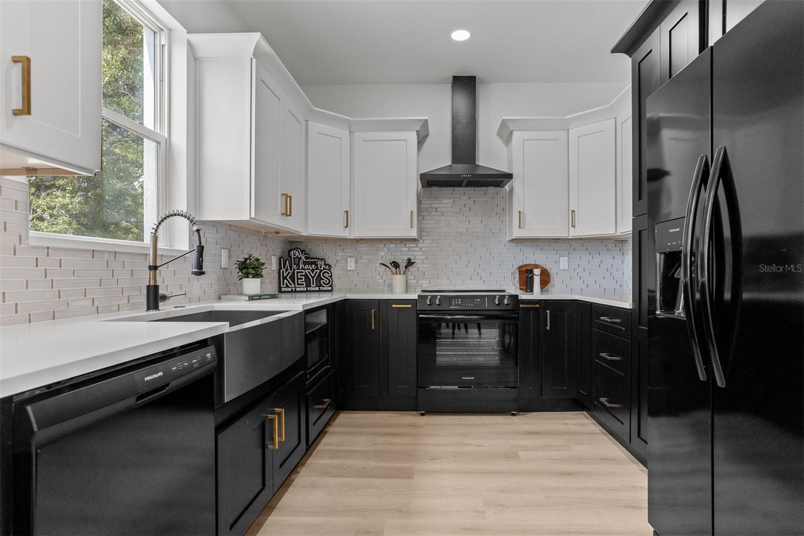 Image 15 of 43 For 925 Chelsea Street