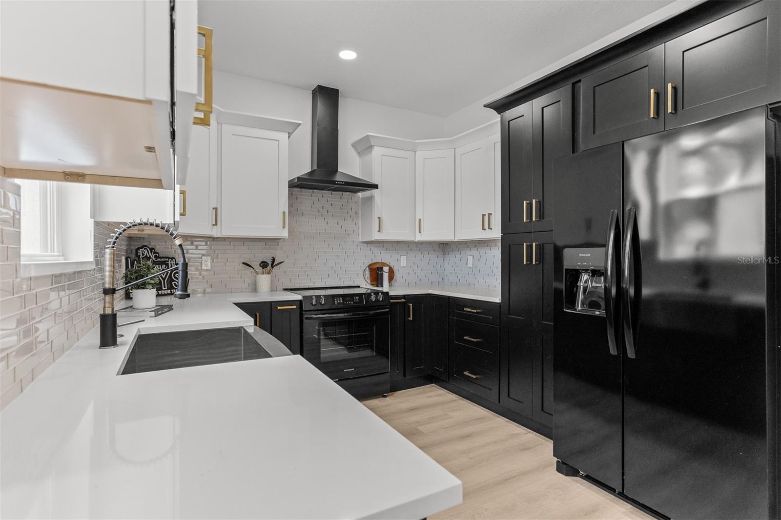 Image 16 of 43 For 925 Chelsea Street