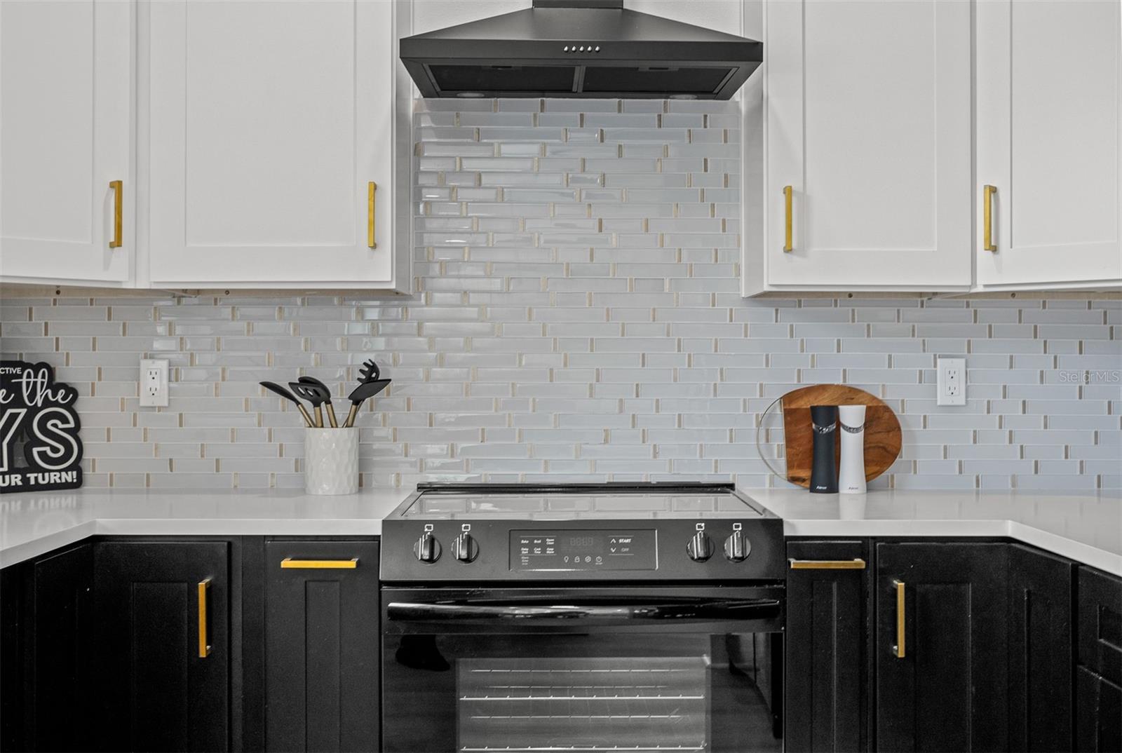 Image 19 of 43 For 925 Chelsea Street