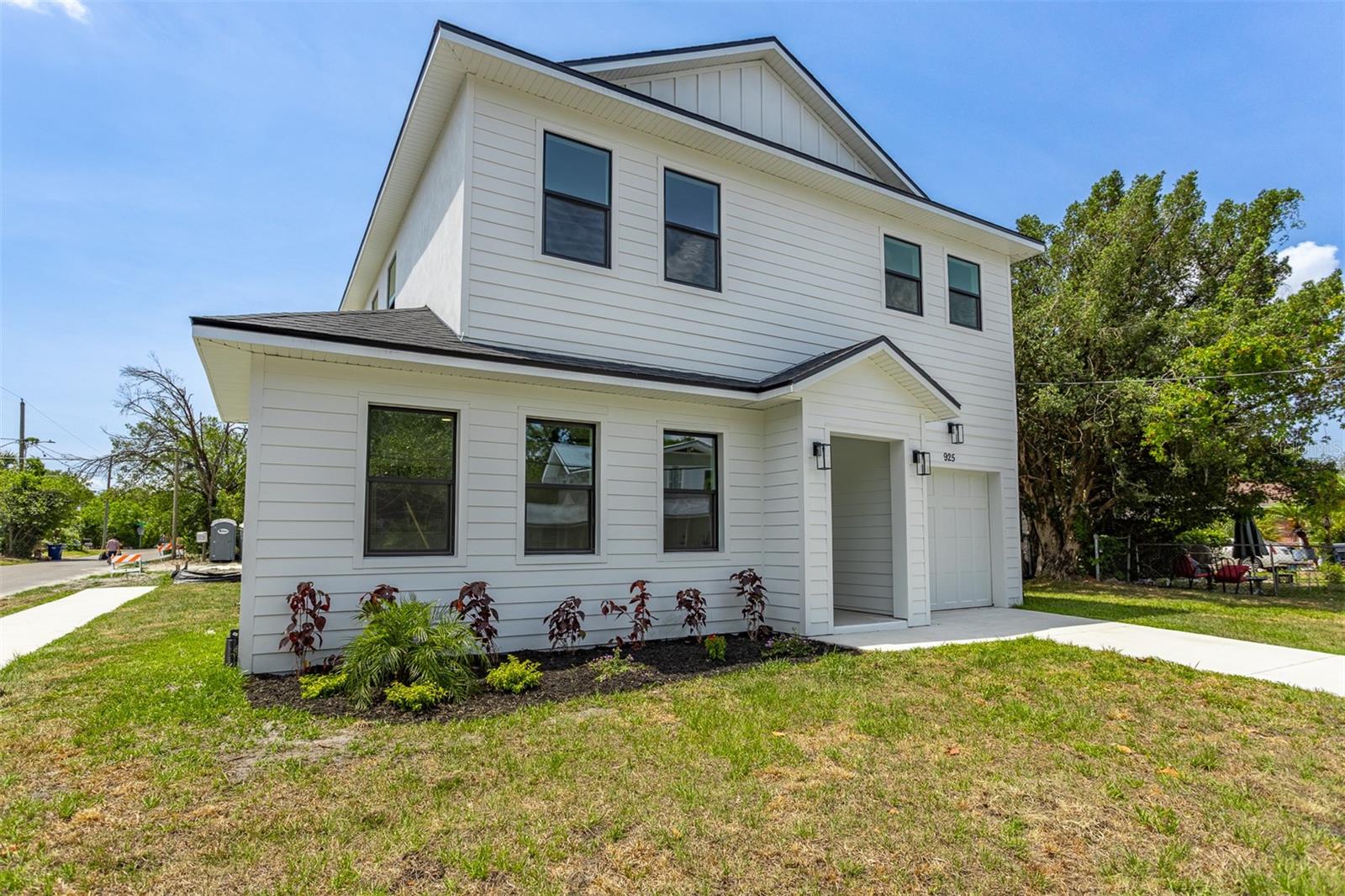 Image 2 of 43 For 925 Chelsea Street
