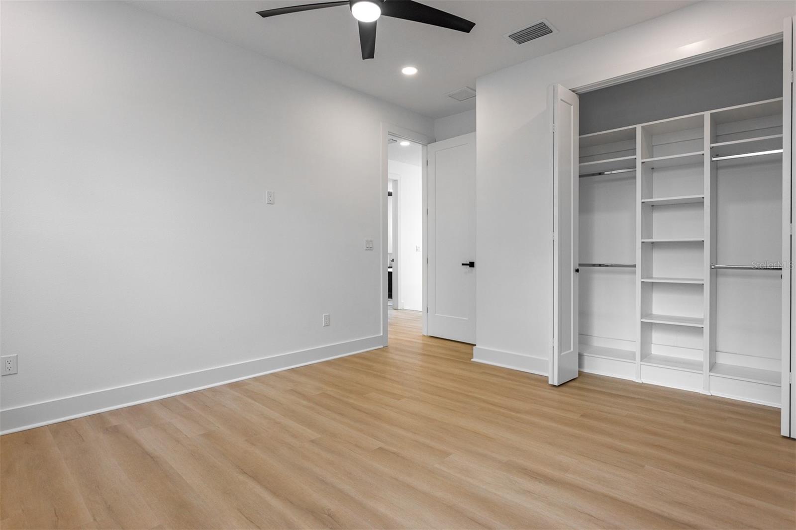 Image 27 of 43 For 925 Chelsea Street