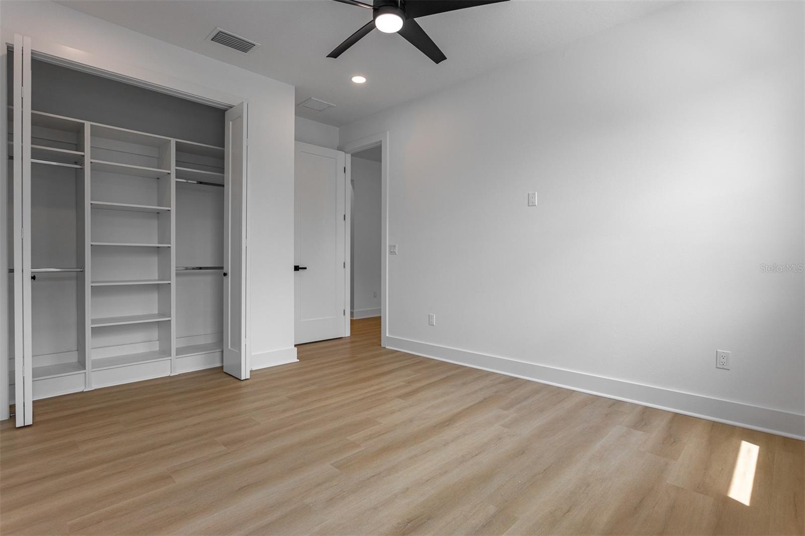Image 29 of 43 For 925 Chelsea Street