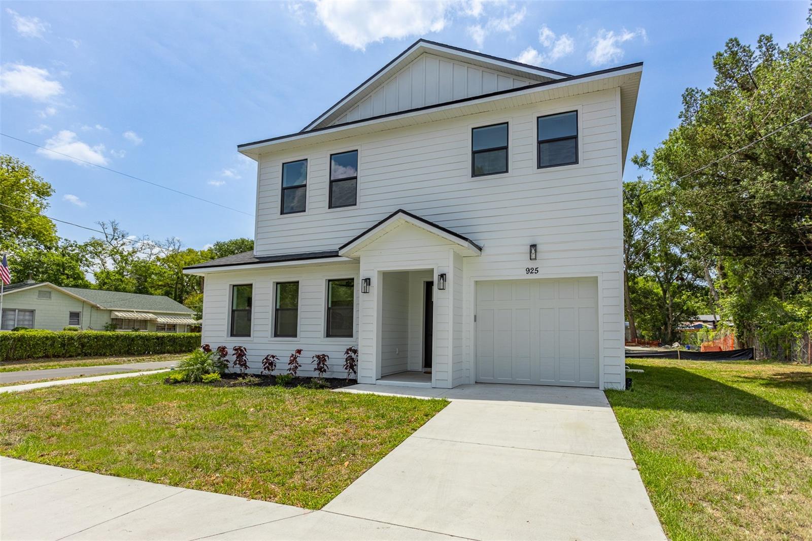 Image 3 of 43 For 925 Chelsea Street