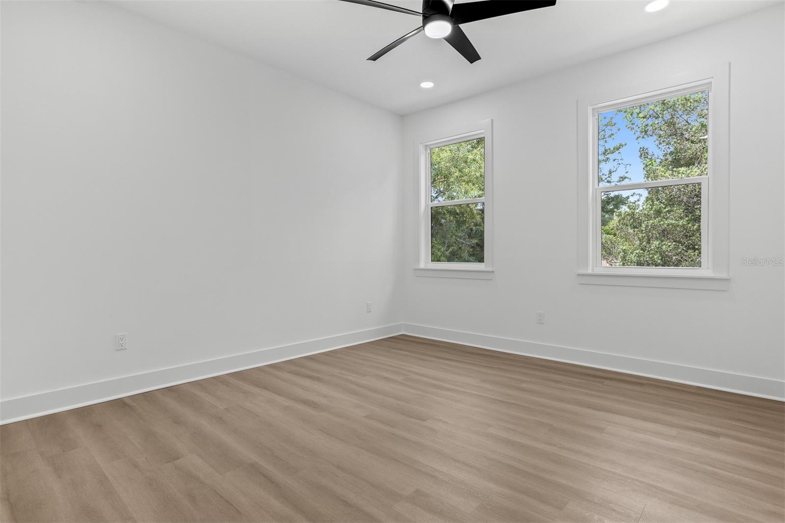 Image 30 of 43 For 925 Chelsea Street