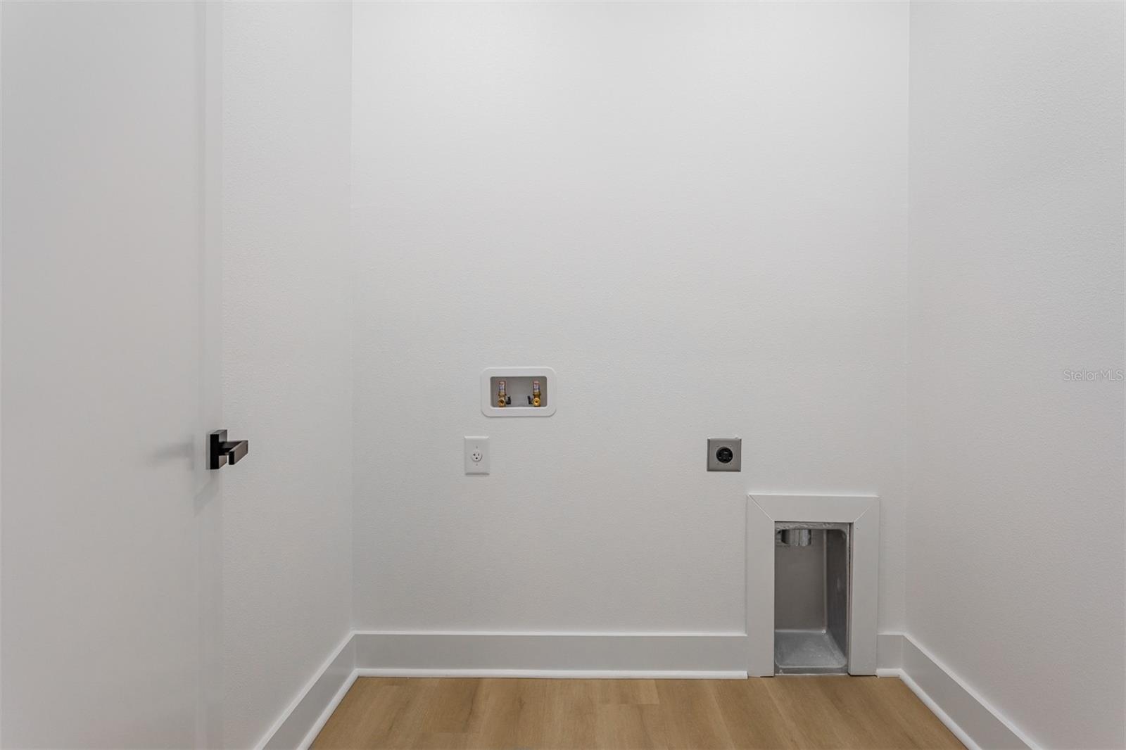 Image 35 of 43 For 925 Chelsea Street