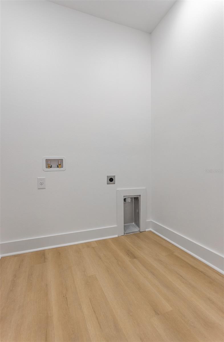 Image 36 of 43 For 925 Chelsea Street