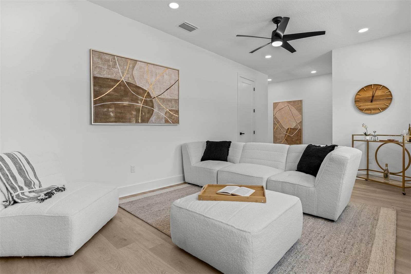 Image 6 of 43 For 925 Chelsea Street