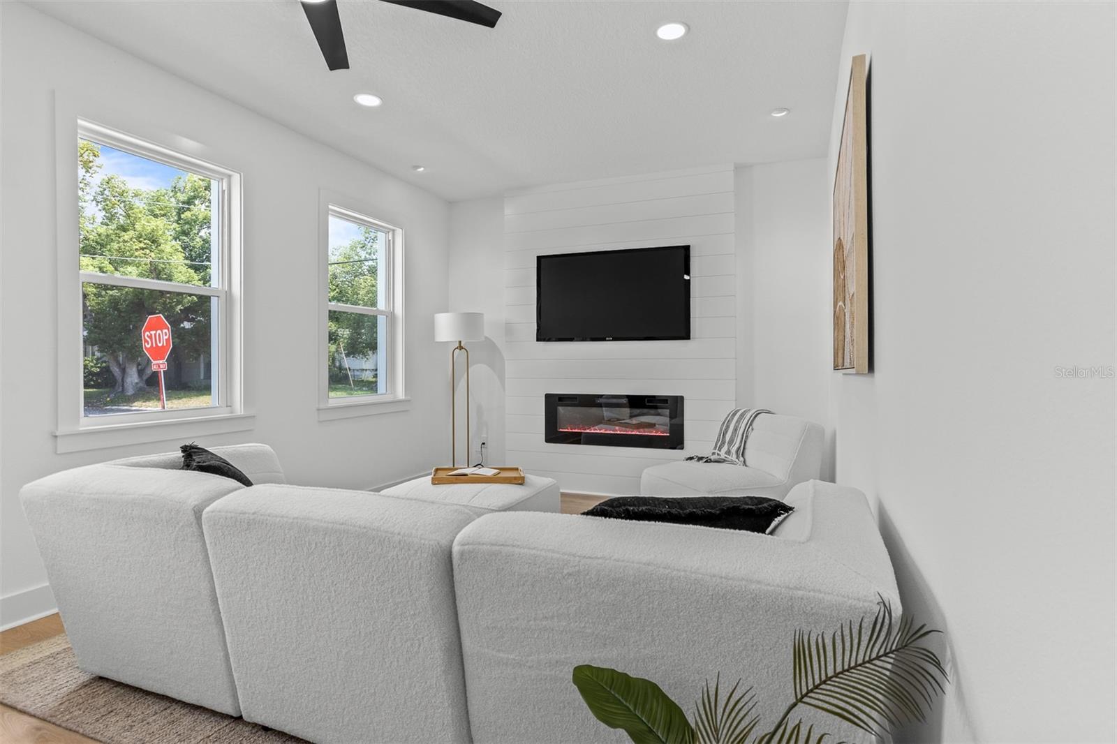 Image 7 of 43 For 925 Chelsea Street