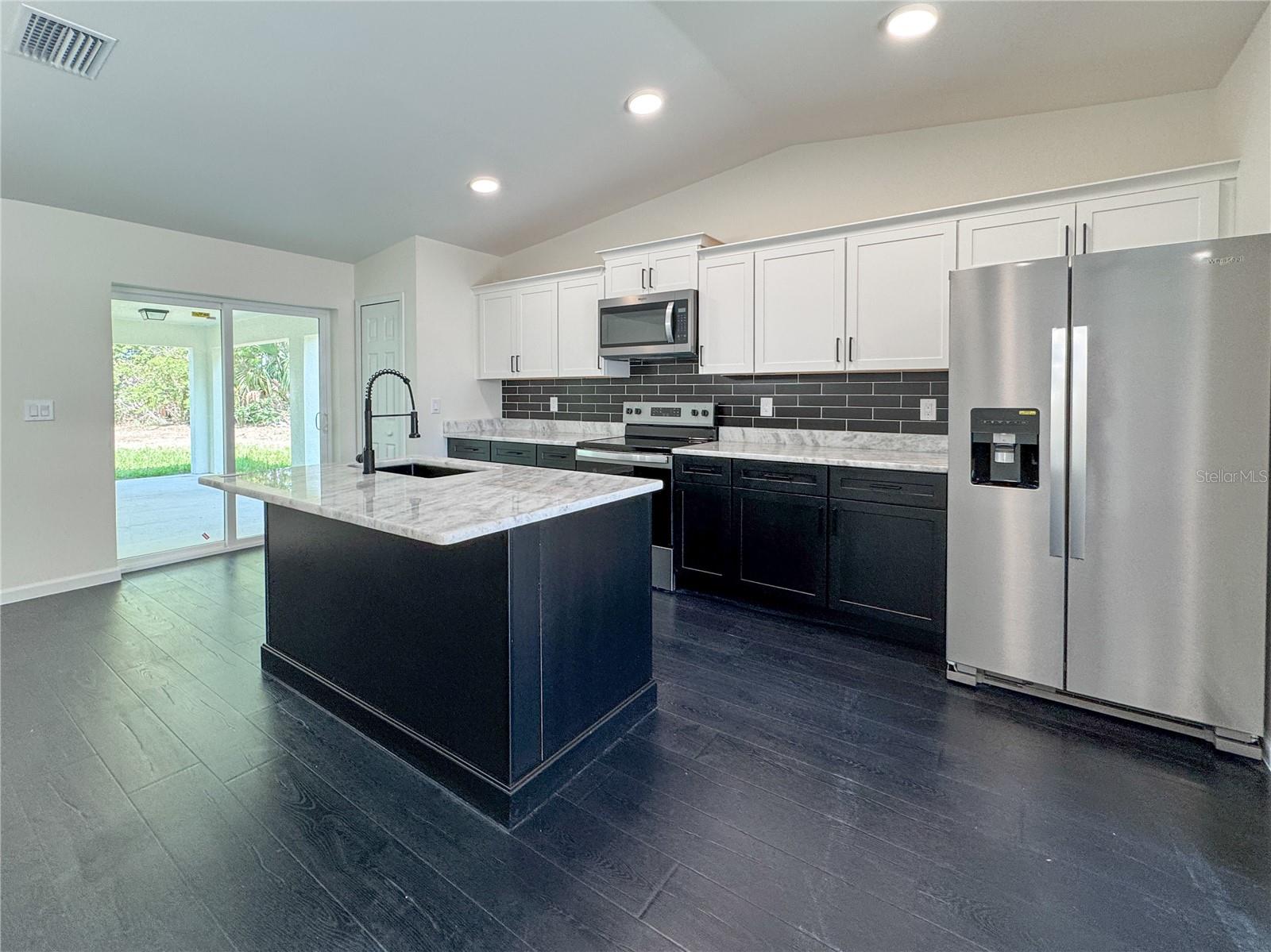 Image 7 of 40 For 481 East Ave