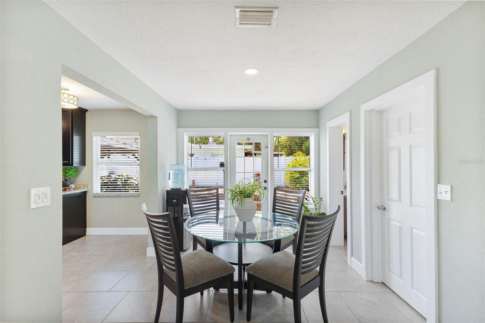 Image 15 of 57 For 895 Joan Street