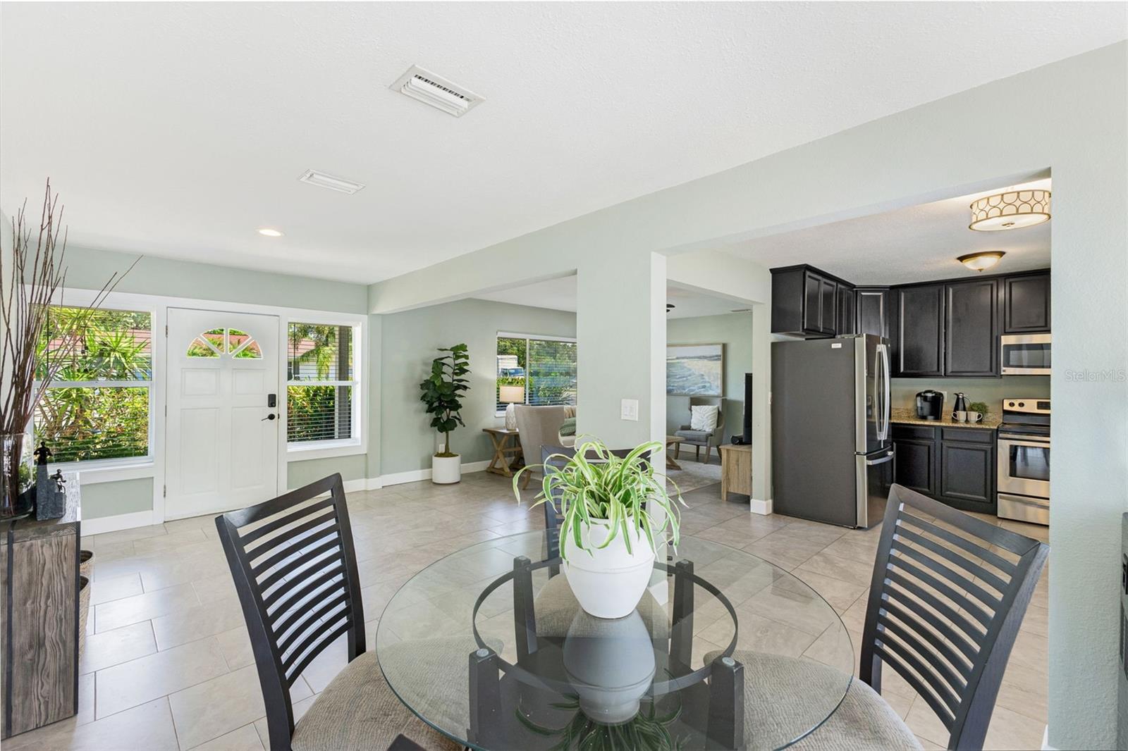 Image 16 of 57 For 895 Joan Street