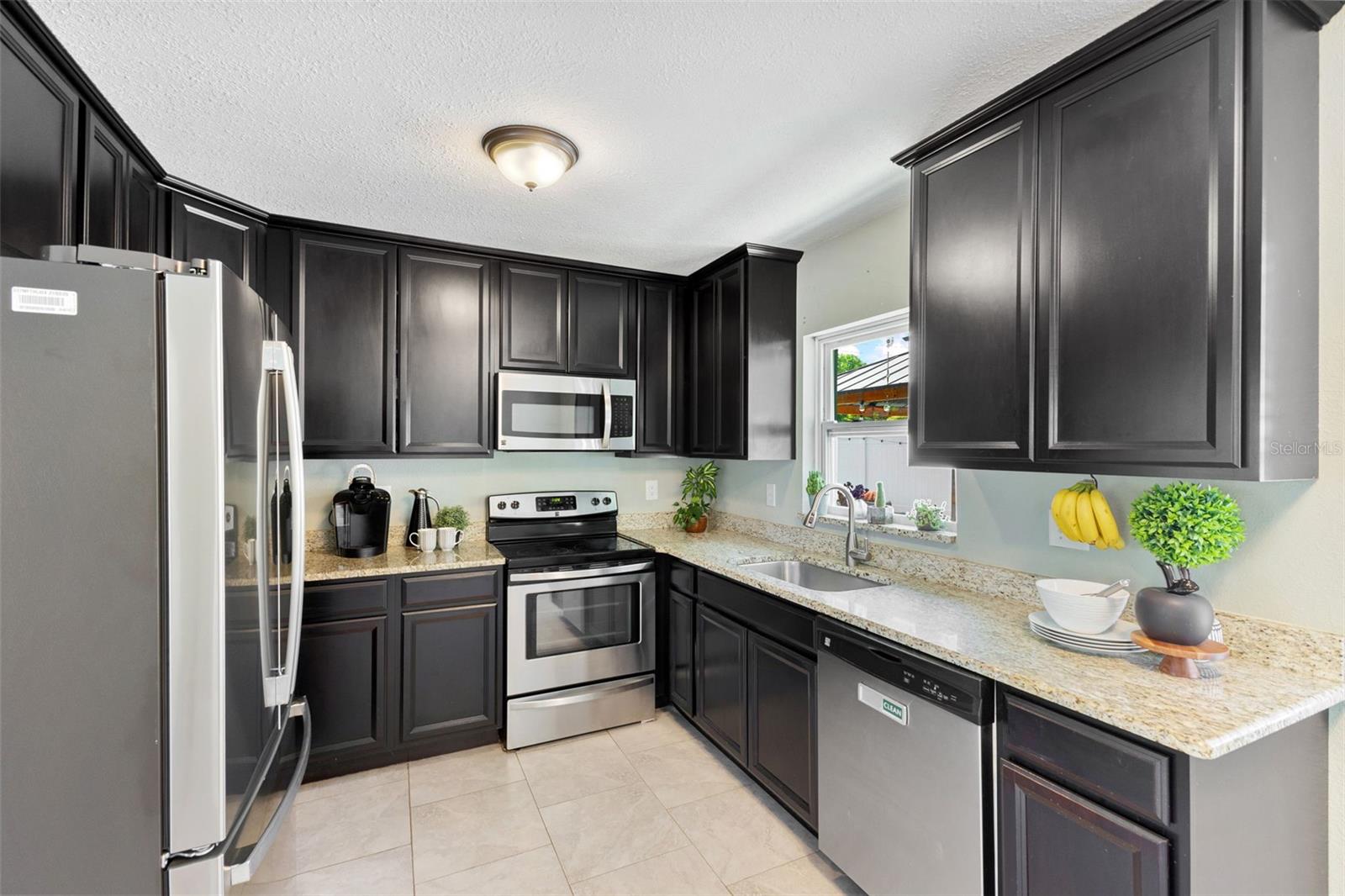 Image 20 of 57 For 895 Joan Street