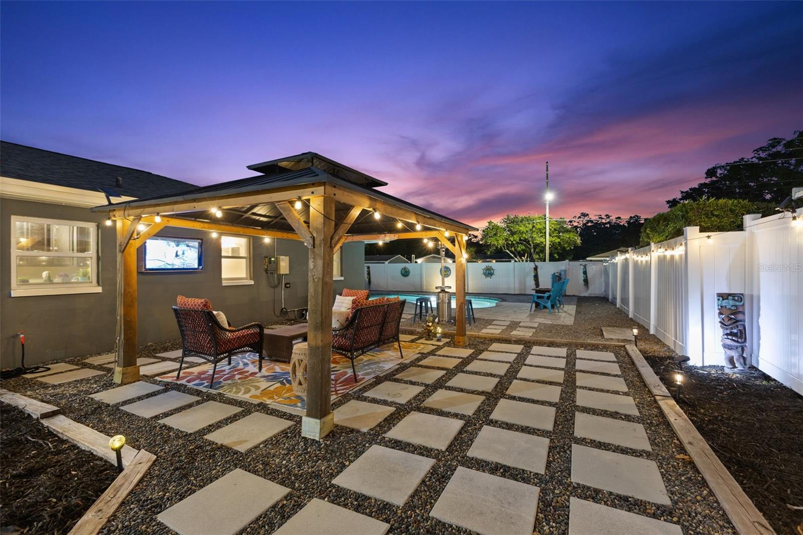 Image 4 of 57 For 895 Joan Street
