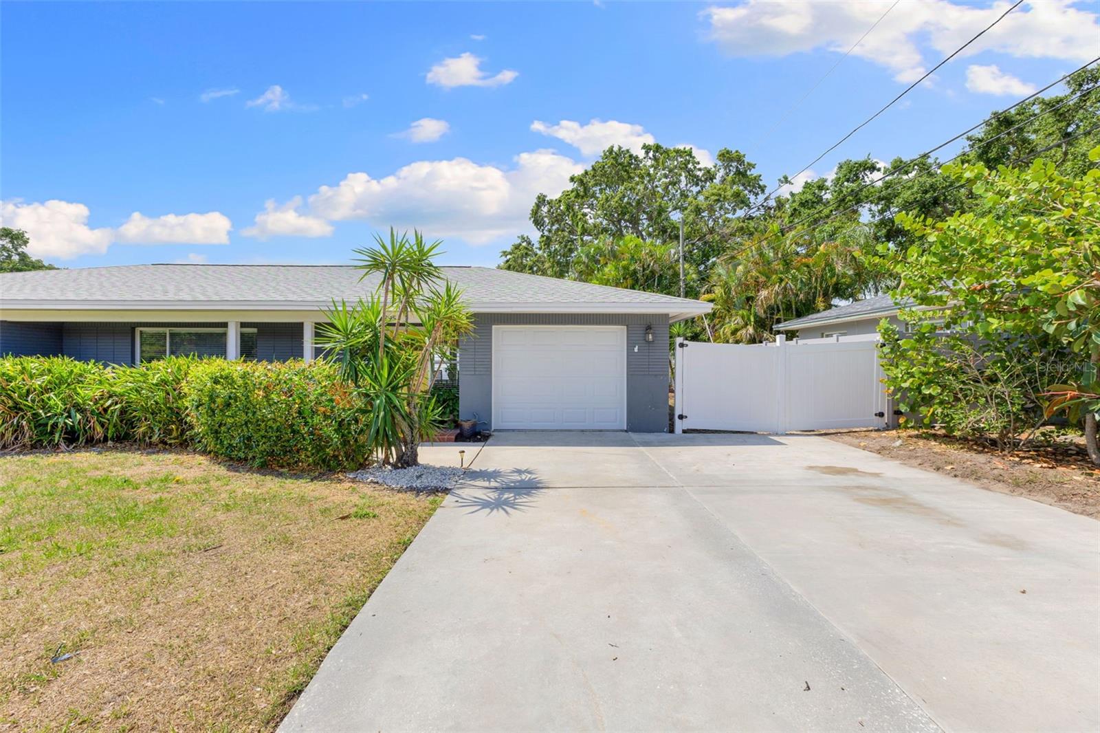 Image 6 of 57 For 895 Joan Street