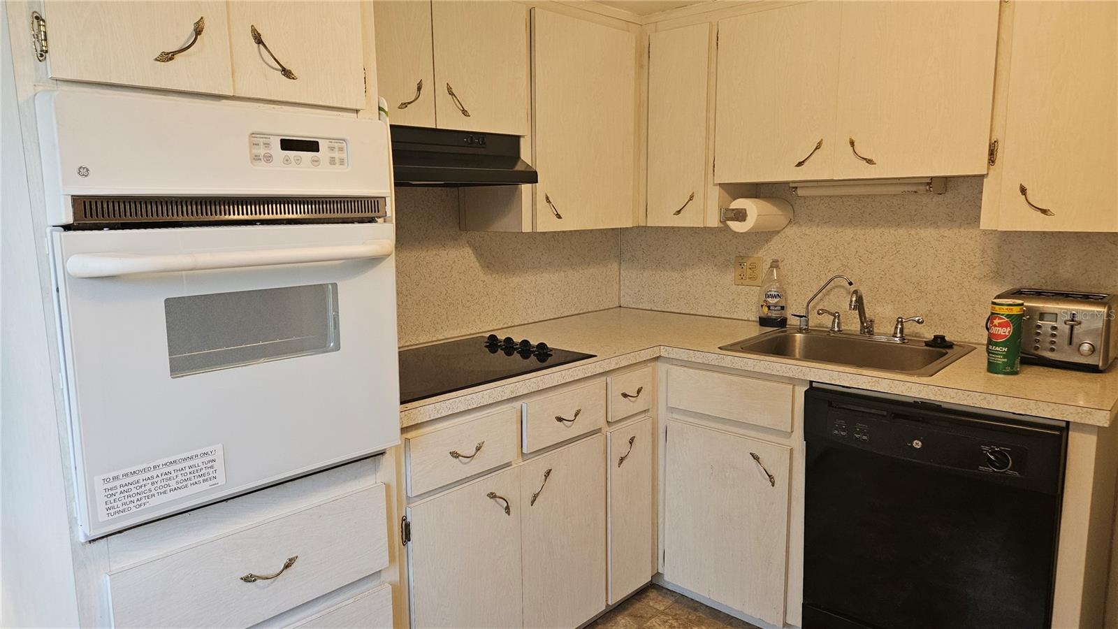 Image 12 of 22 For 2457 Ecuadorian Way 85