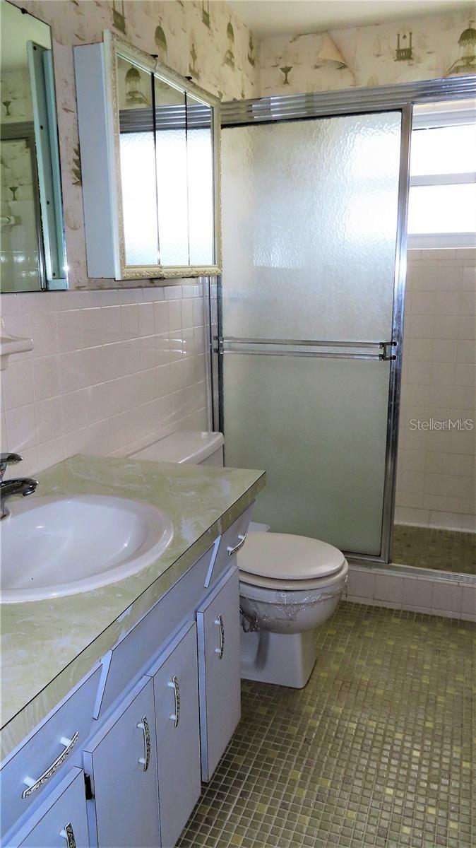 Image 16 of 22 For 2457 Ecuadorian Way 85