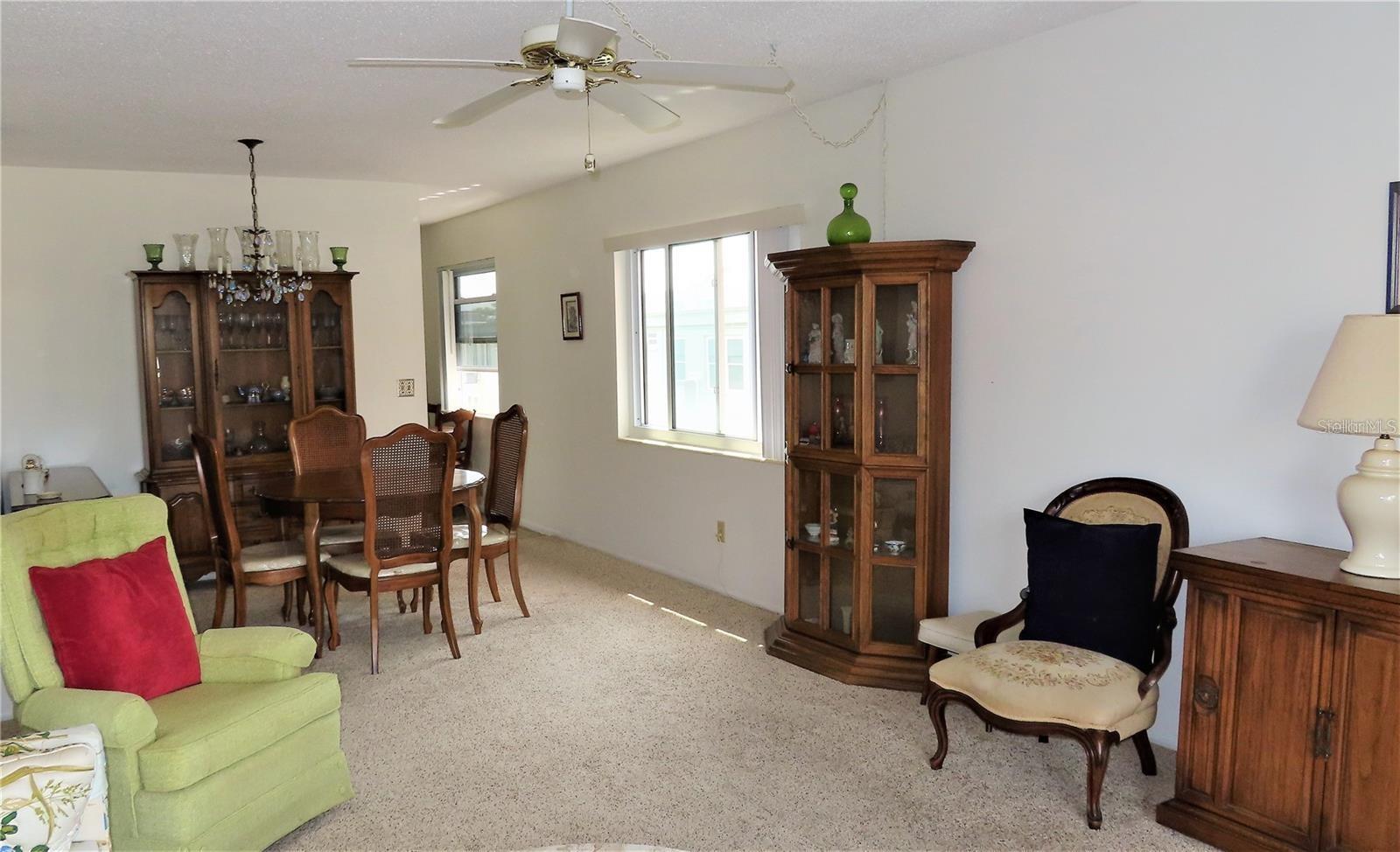 Image 6 of 22 For 2457 Ecuadorian Way 85