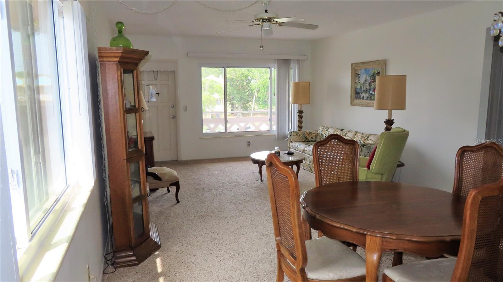 Image 7 of 22 For 2457 Ecuadorian Way 85