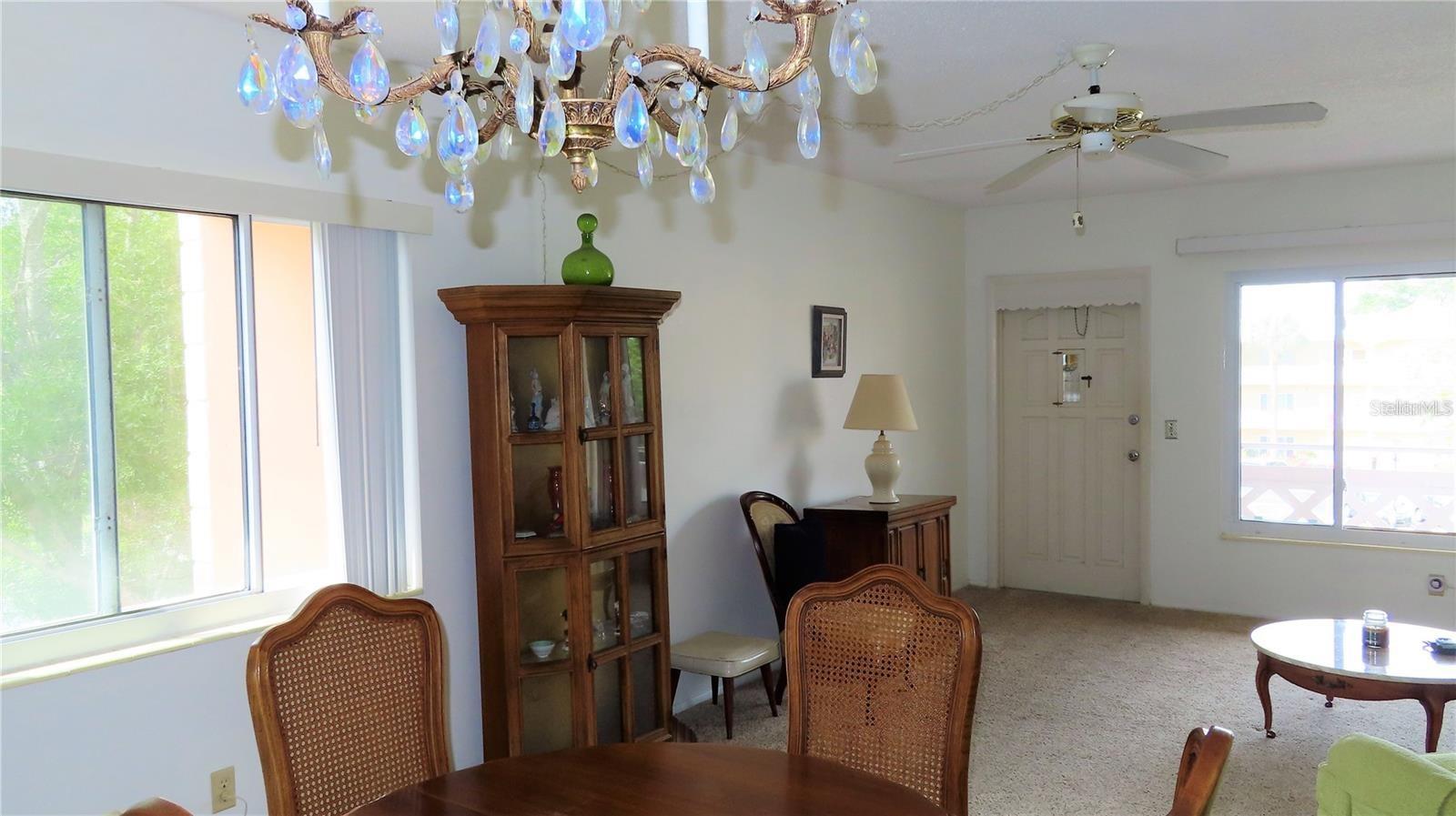 Image 8 of 22 For 2457 Ecuadorian Way 85