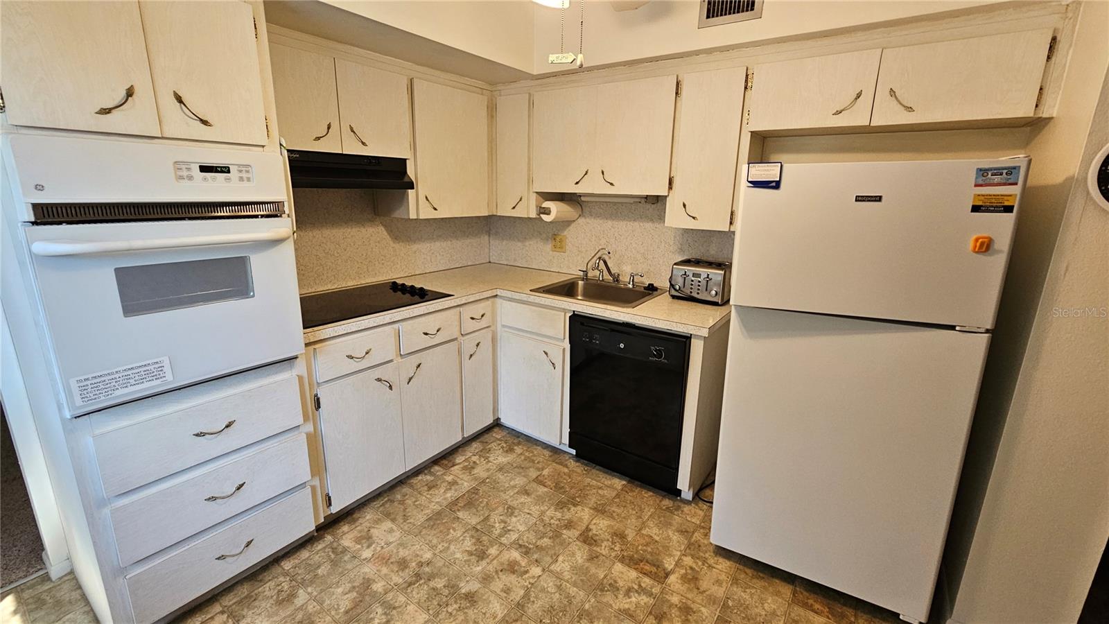 Image 9 of 22 For 2457 Ecuadorian Way 85