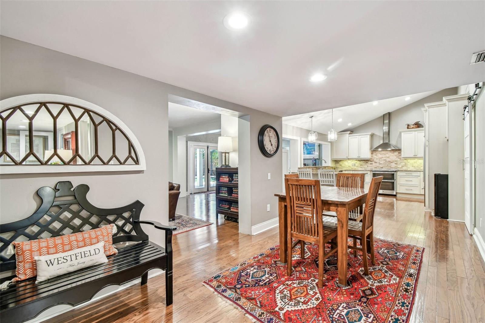 Listing photo id 8 for 3304 Latania Drive
