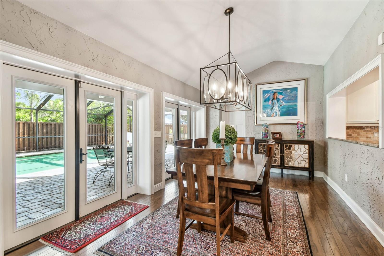 Listing photo id 12 for 3304 Latania Drive