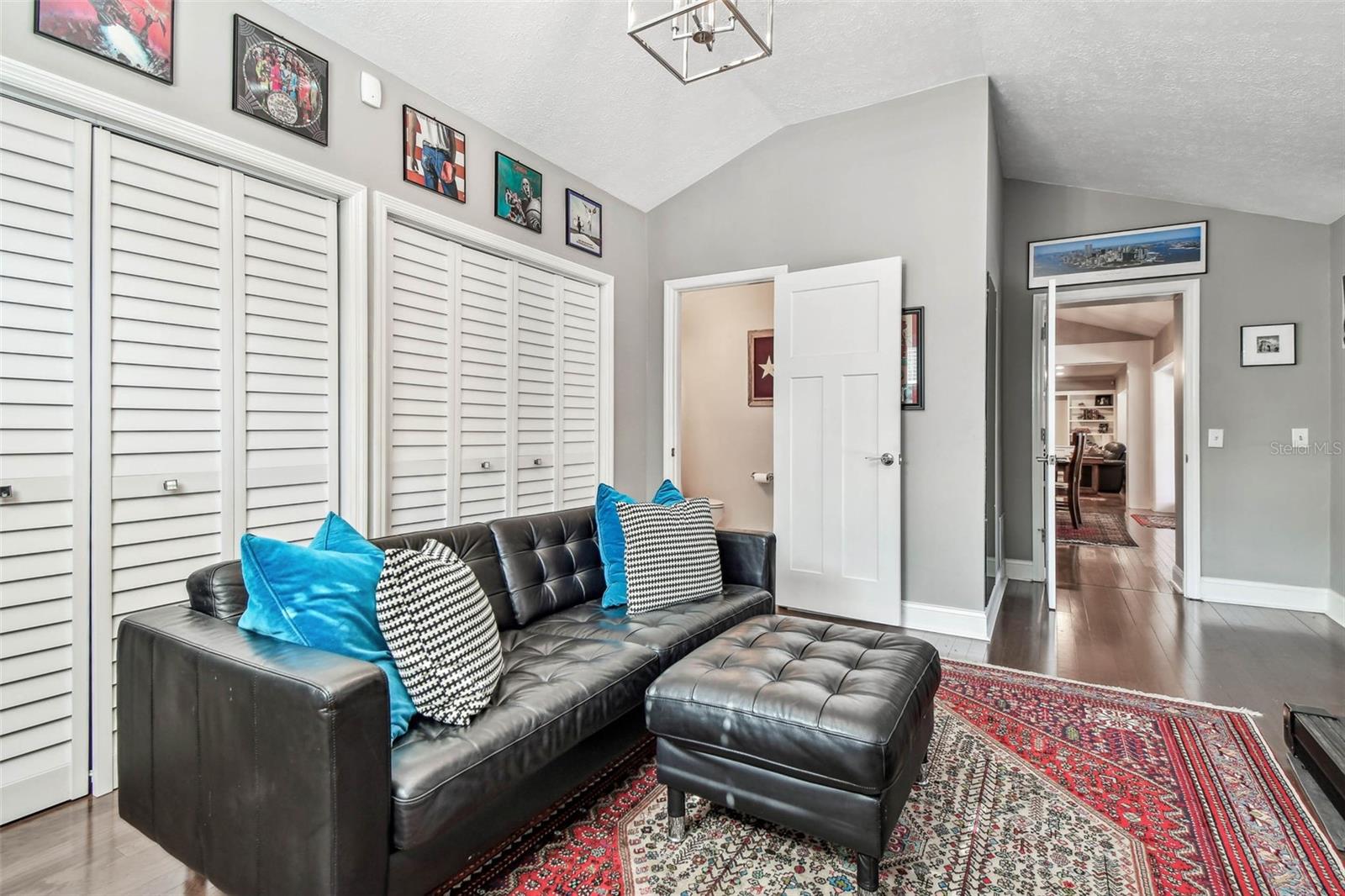 Listing photo id 14 for 3304 Latania Drive