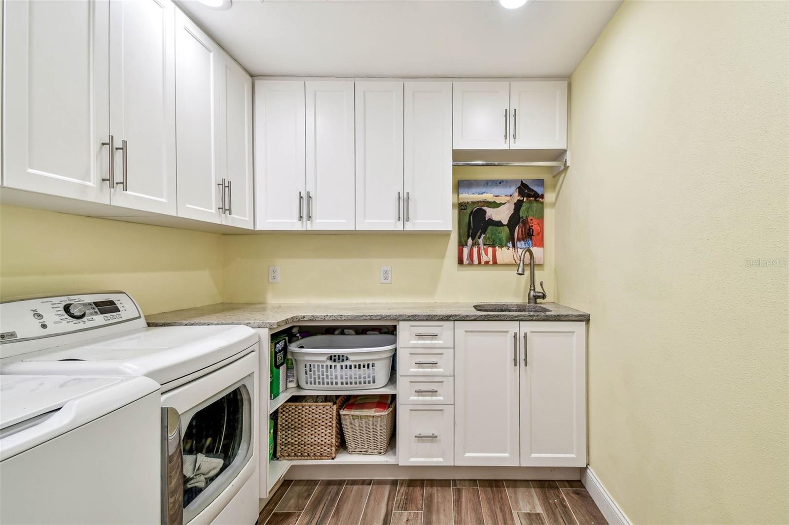 Listing photo id 19 for 3304 Latania Drive